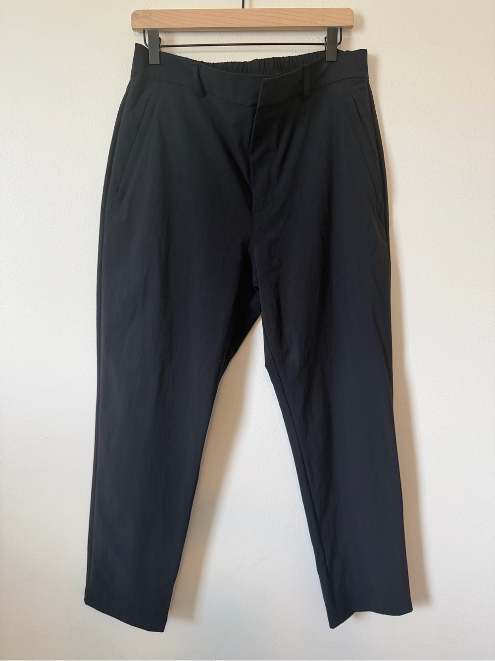 ALO Yoga Men's Black lightweight pants SZ L